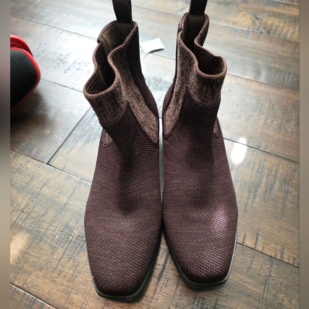 Elegant Brown Ankle Boots From Vivaia